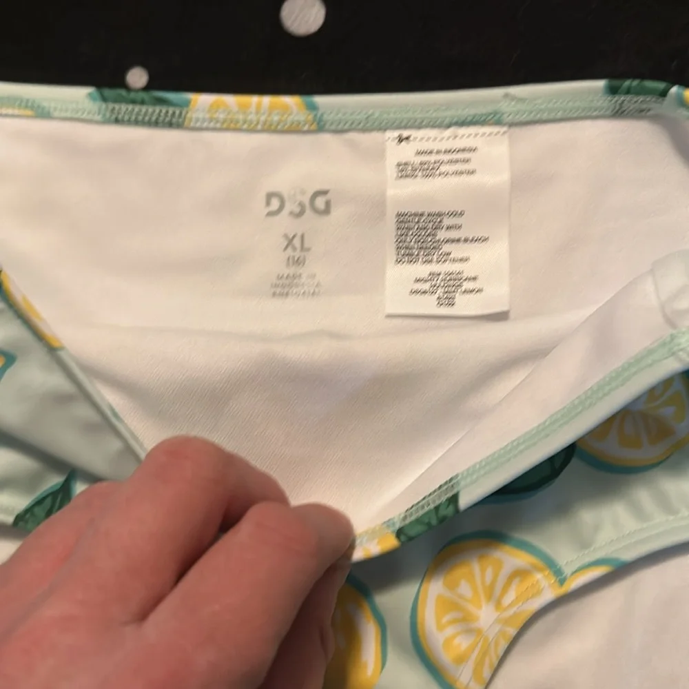 DSG lemon swim
